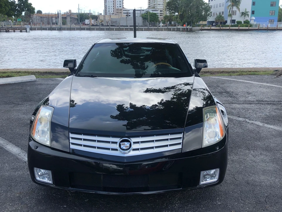 2005 Cadillac XLR - Image 9 of 31