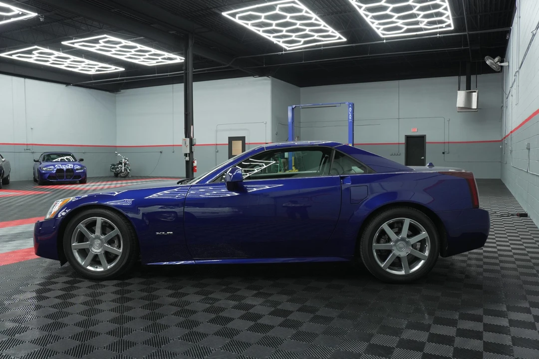 2005 Cadillac XLR - Image 8 of 31