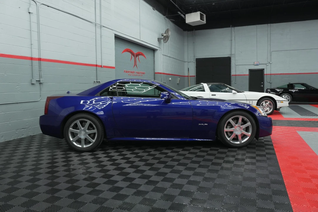 2005 Cadillac XLR - Image 3 of 31