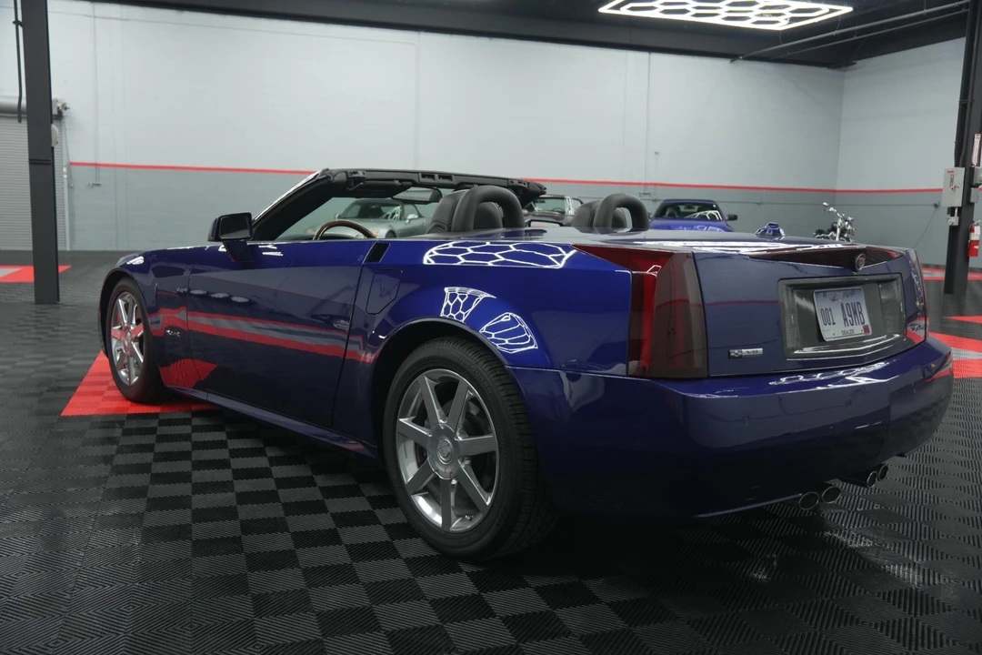 2005 Cadillac XLR - Image 13 of 31
