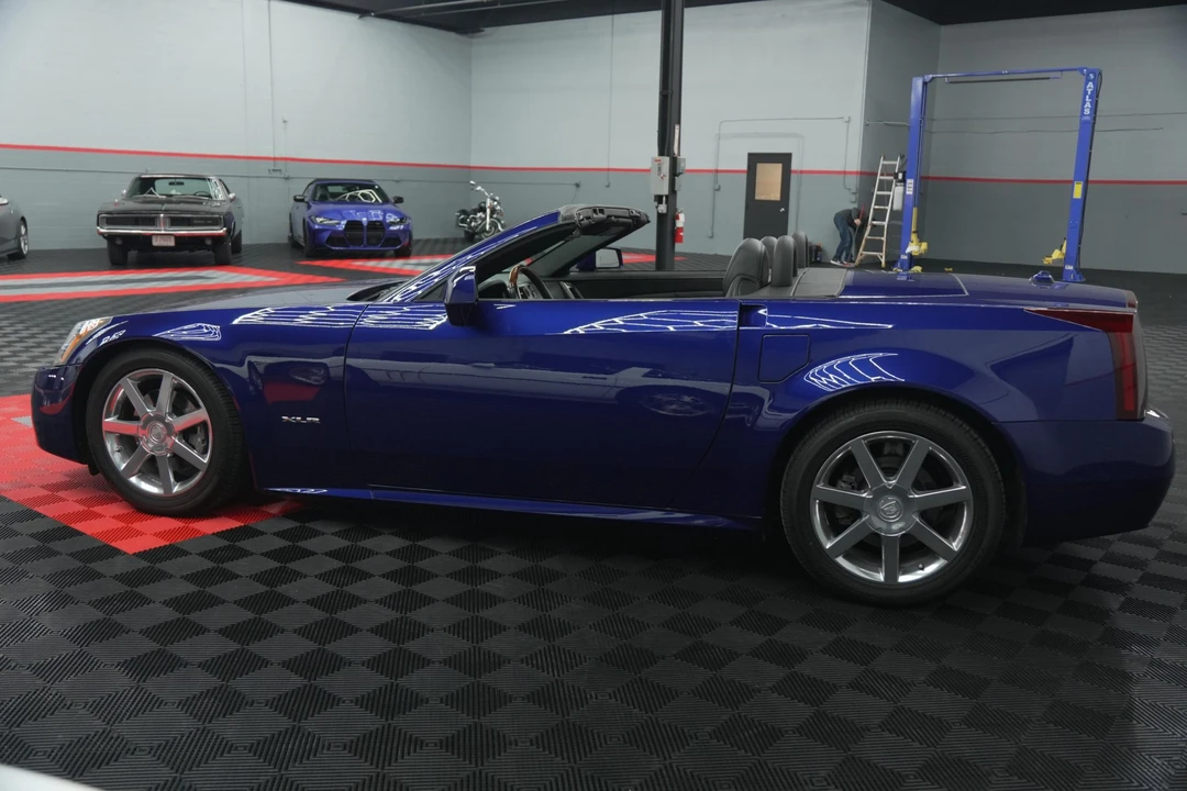 2005 Cadillac XLR - Image 14 of 31