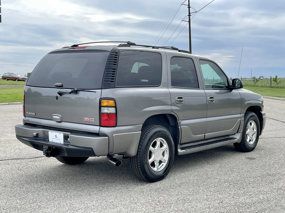 2005 GMC Yukon 2nd Gen - Image 17 of 31