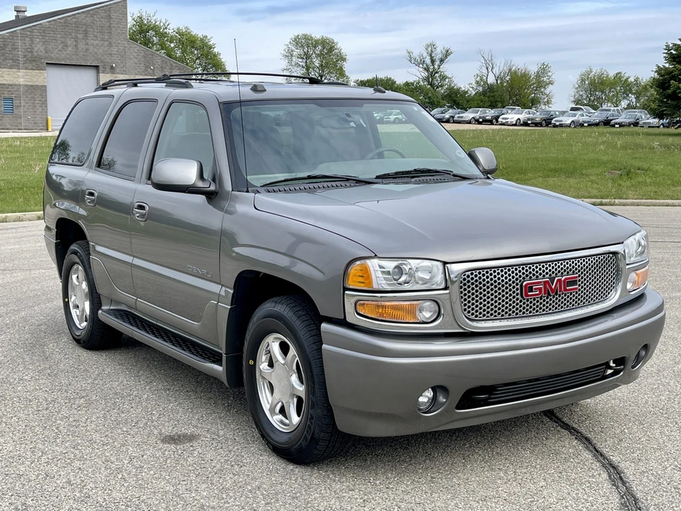 2005 GMC Yukon 2nd Gen - Image 15 of 31