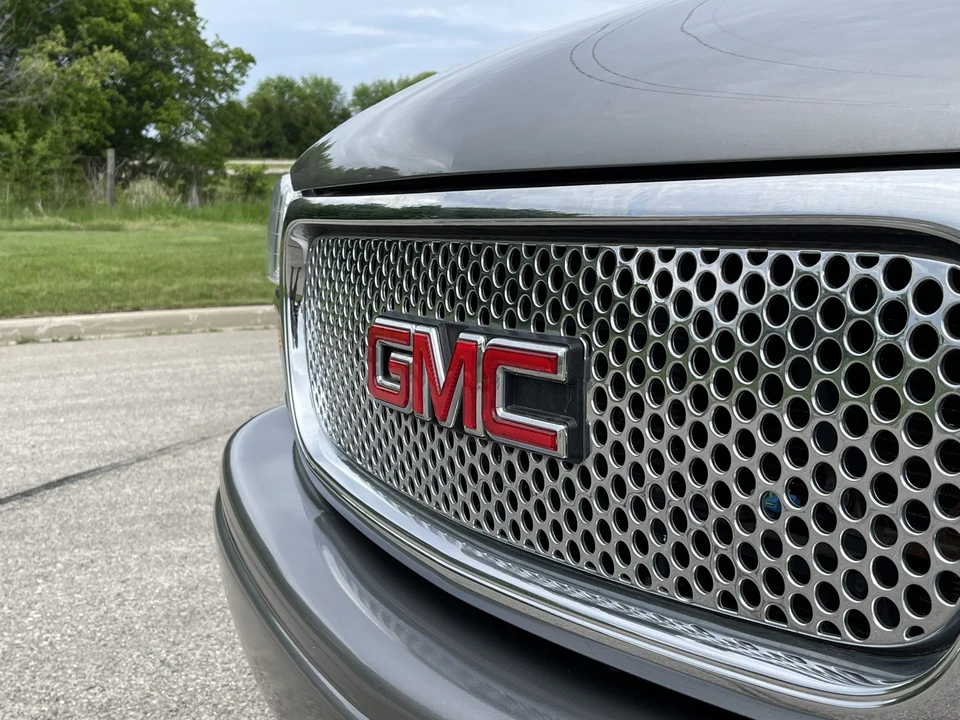 2005 GMC Yukon 2nd Gen - Image 27 of 31