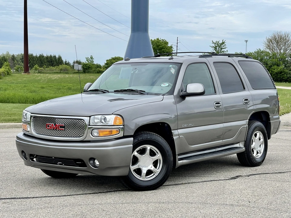 2005 GMC Yukon 2nd Gen - Image 2 of 31