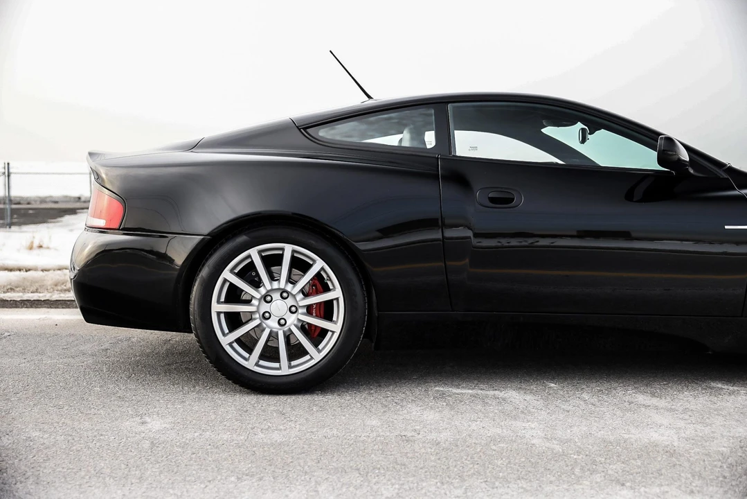 2006 Aston Martin Vanquish 1st Gen - Image 27 of 31