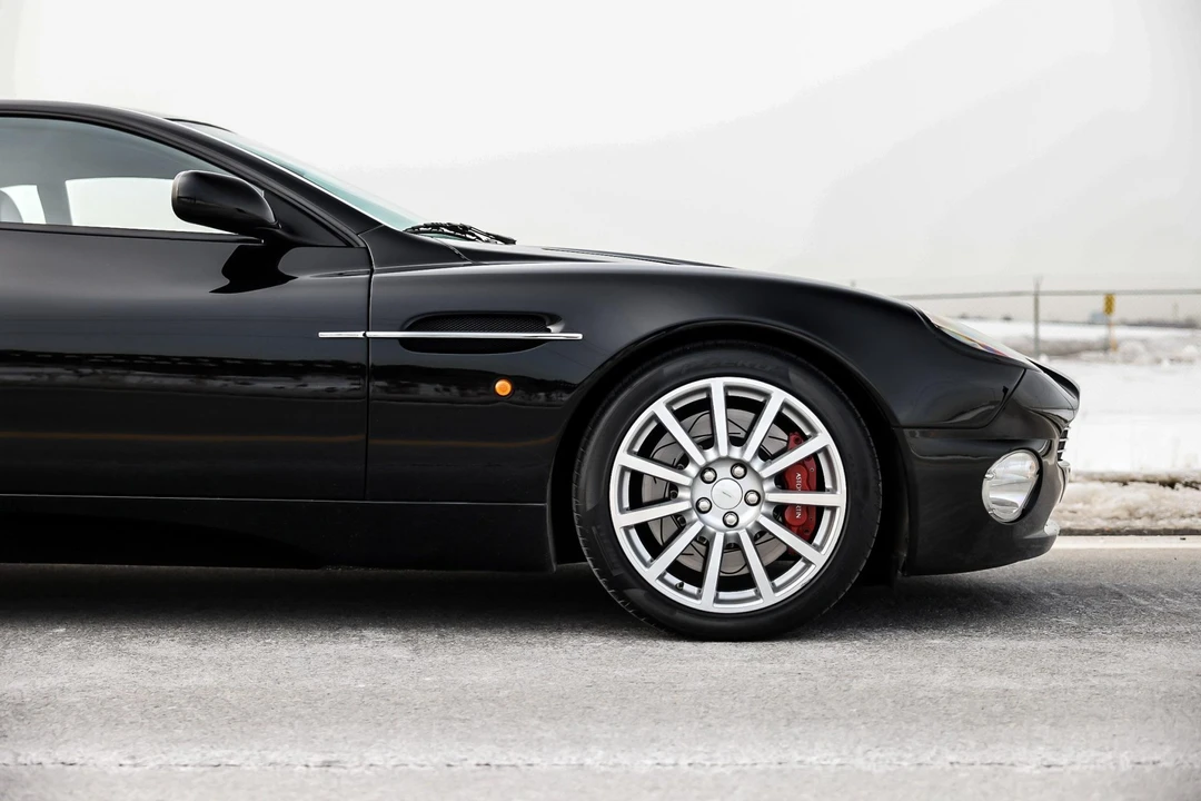 2006 Aston Martin Vanquish 1st Gen - Image 26 of 31
