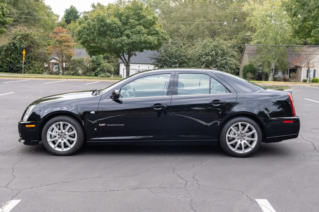 2006 Cadillac STS-V - Image 2 of 31