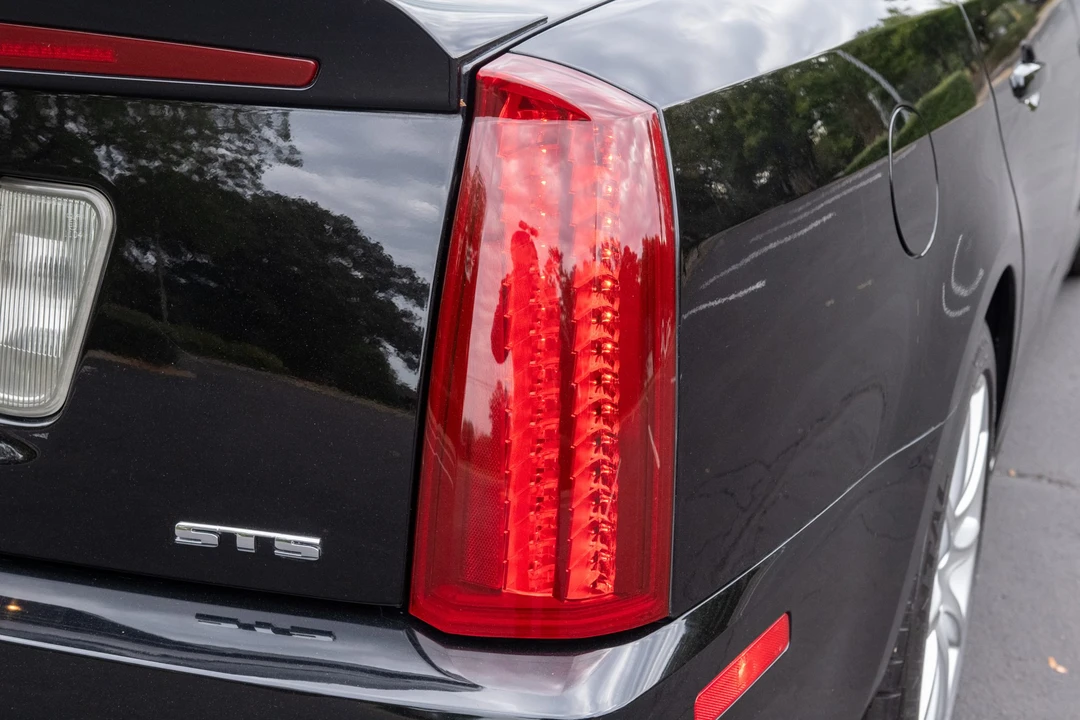 2006 Cadillac STS-V - Image 25 of 31