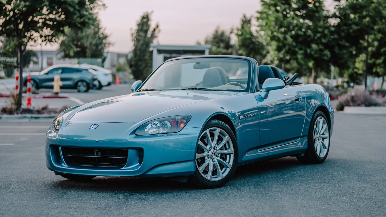2006 Honda AP2 S2000 - Image 2 of 31