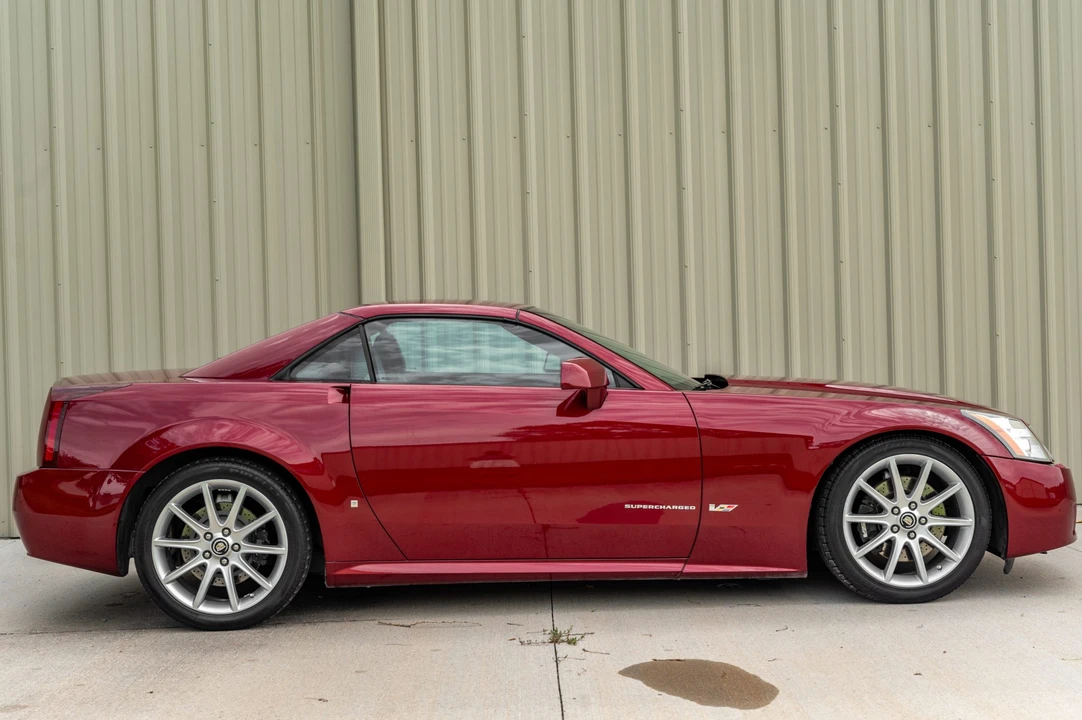 2007 Cadillac XLR-V - Image 8 of 31