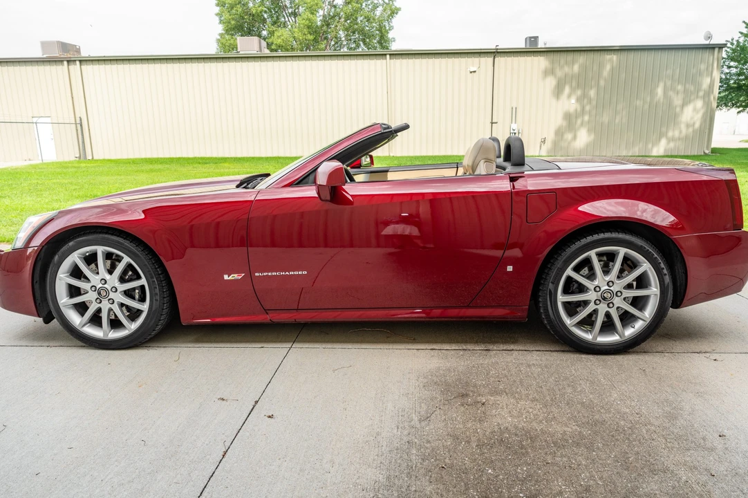2007 Cadillac XLR-V - Image 13 of 31