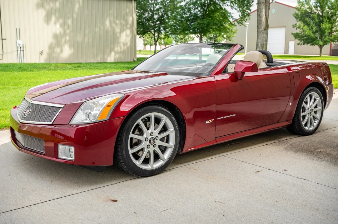 2007 Cadillac XLR-V - Image 12 of 31