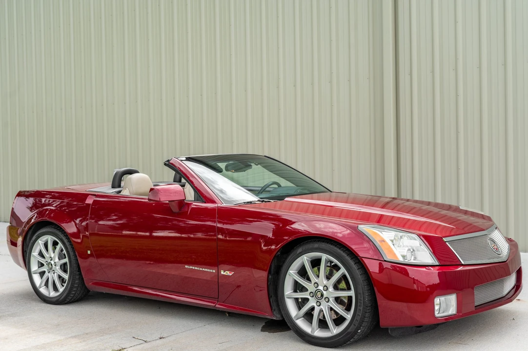 2007 Cadillac XLR-V - Image 18 of 31