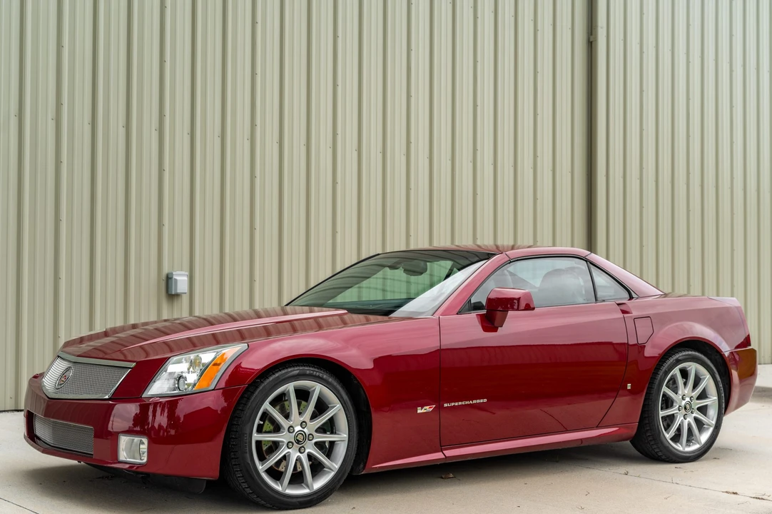 2007 Cadillac XLR-V - Image 2 of 31
