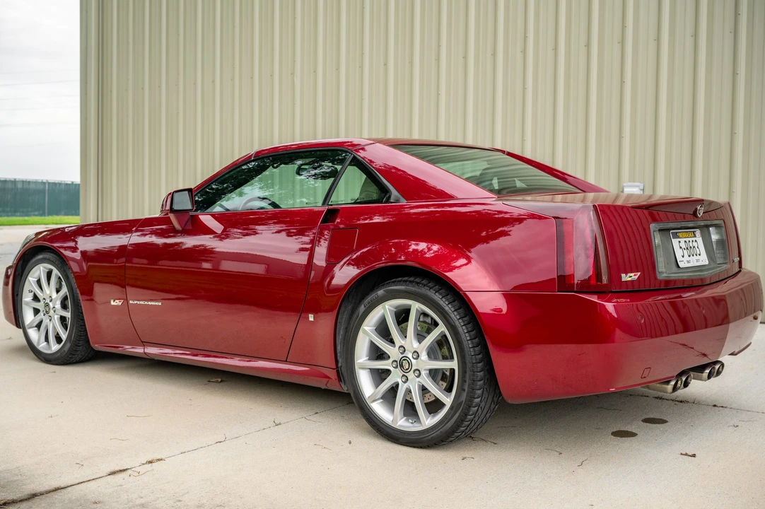 2007 Cadillac XLR-V - Image 4 of 31