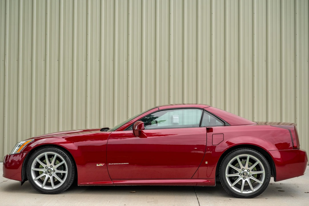 2007 Cadillac XLR-V - Image 3 of 31