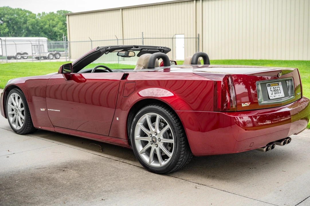 2007 Cadillac XLR-V - Image 14 of 31