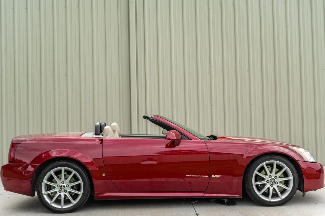 2007 Cadillac XLR-V - Image 17 of 31
