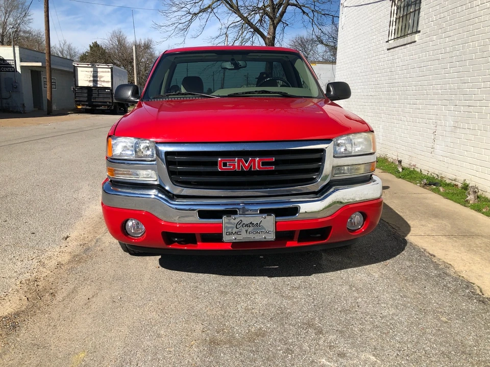 2007 GMC Sierra 2nd Gen - Image 2 of 31