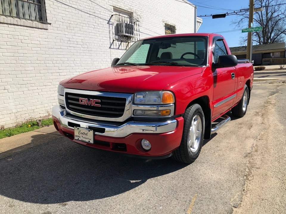 2007 GMC Sierra 2nd Gen - Image 3 of 31