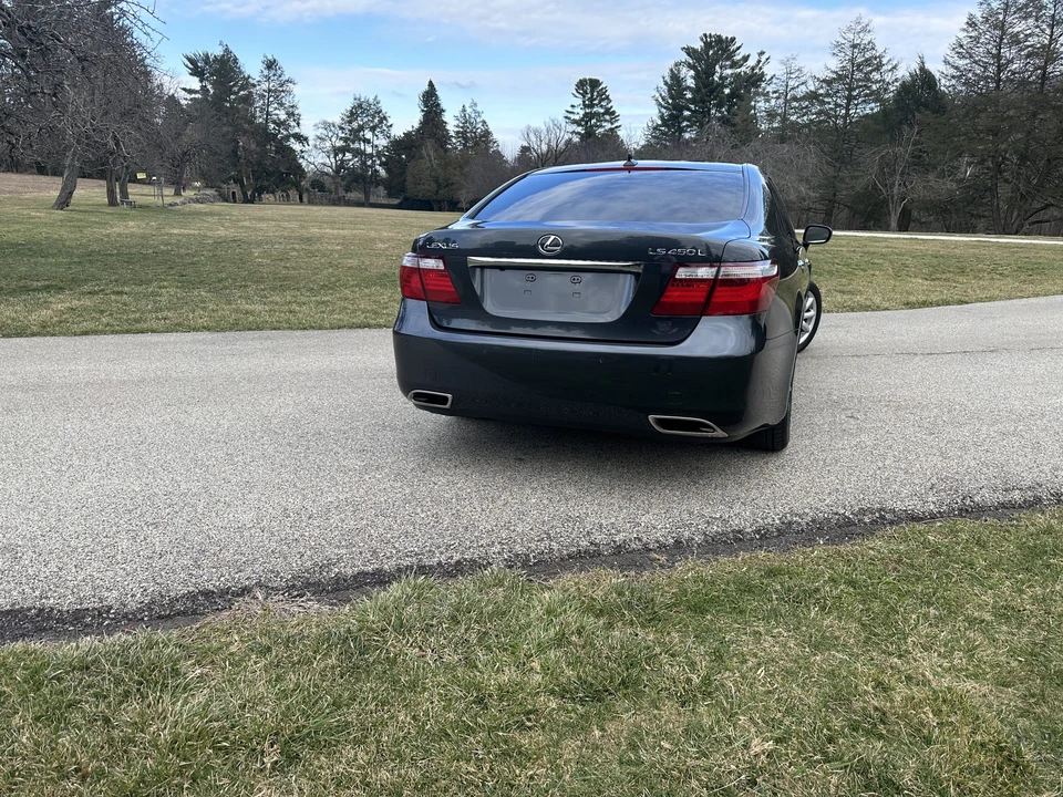 2007 Lexus LS 4th Gen - Image 10 of 31