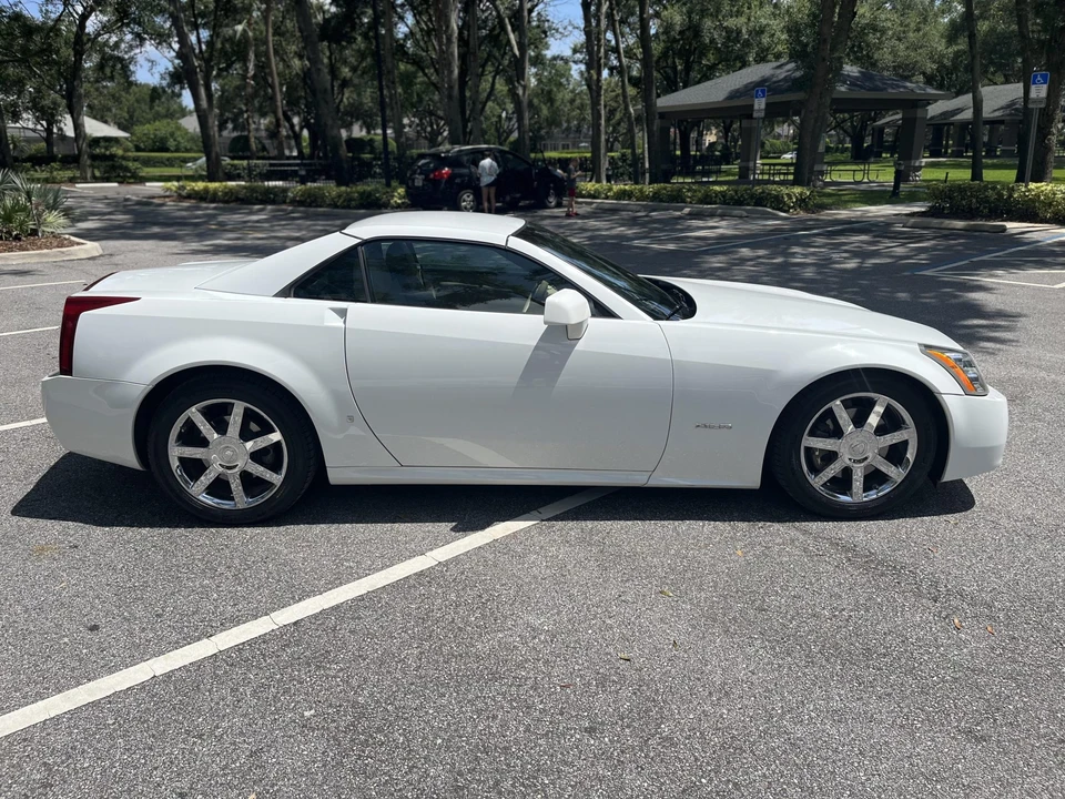 2008 Cadillac XLR - Image 3 of 31