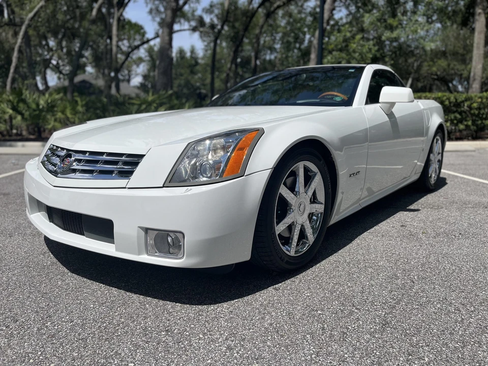 2008 Cadillac XLR - Image 9 of 31