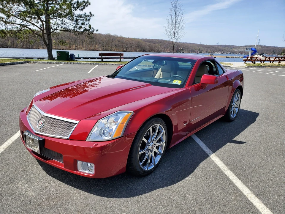 2008 Cadillac XLR-V - Image 2 of 31
