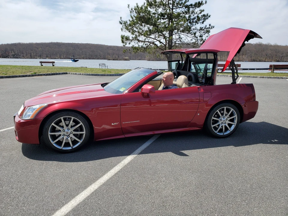 2008 Cadillac XLR-V - Image 18 of 31