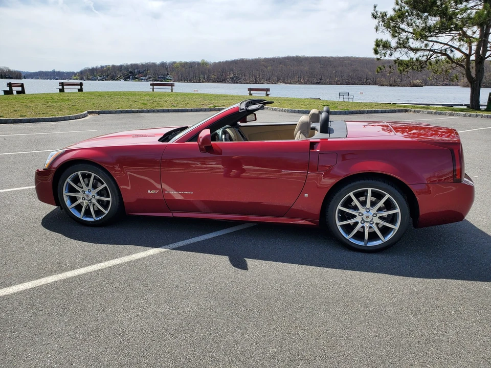 2008 Cadillac XLR-V - Image 15 of 31