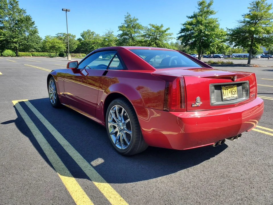 2008 Cadillac XLR-V - Image 7 of 31