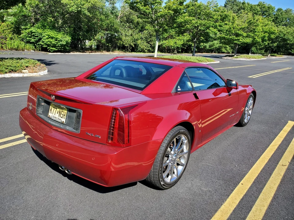 2008 Cadillac XLR-V - Image 10 of 31