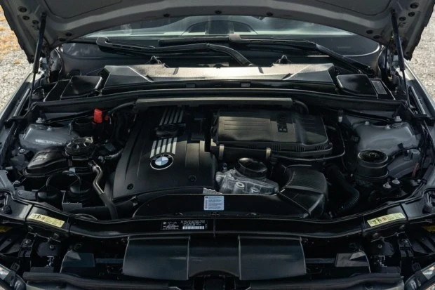 2009 BMW E93 335i Convertible - Image 6 of 7