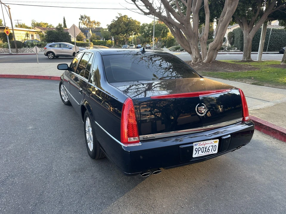 2009 Cadillac DTS - Image 9 of 31