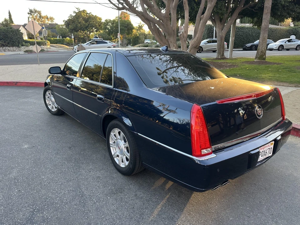 2009 Cadillac DTS - Image 7 of 31