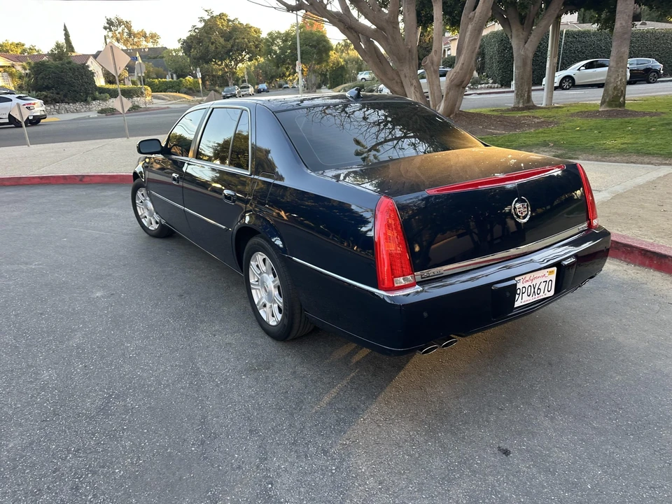 2009 Cadillac DTS - Image 8 of 31