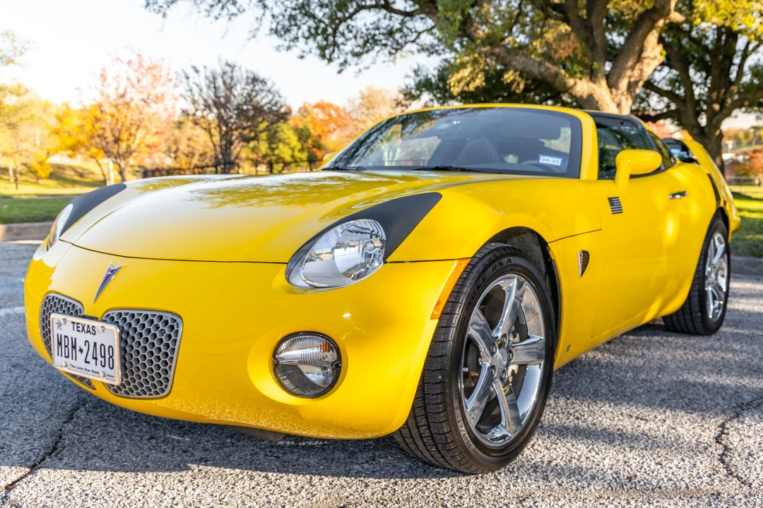 2009 Pontiac Solstice - Image 2 of 31