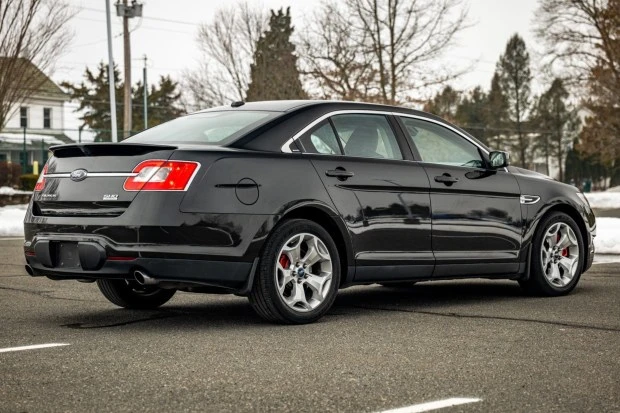 2010 Ford Taurus 5th Gen - Image 2 of 7