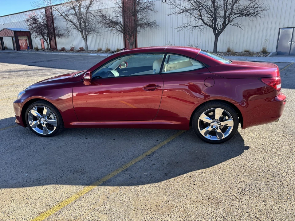 2010 Lexus IS 2nd Gen - Image 15 of 31