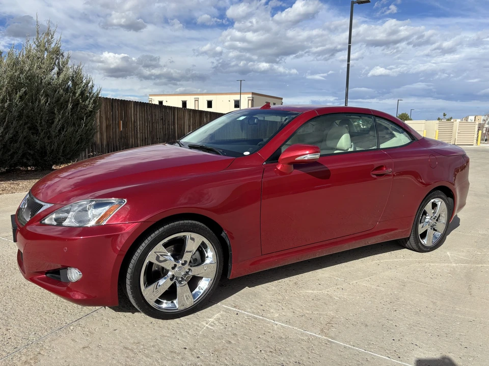 2010 Lexus IS 2nd Gen - Image 16 of 31