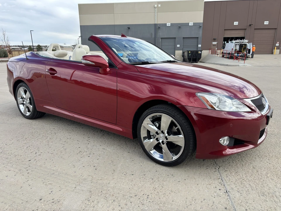 2010 Lexus IS 2nd Gen - Image 17 of 31
