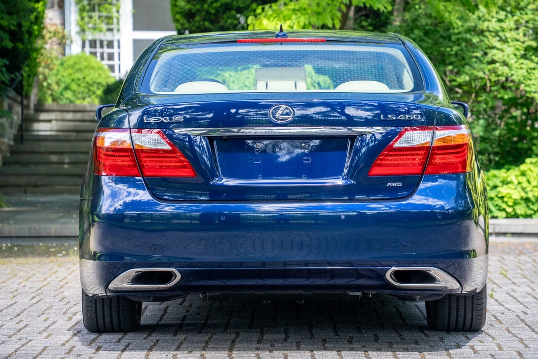 2010 Lexus LS 4th Gen - Image 19 of 31
