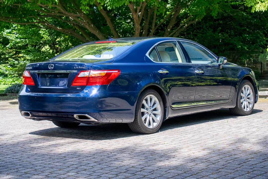 2010 Lexus LS 4th Gen - Image 22 of 31