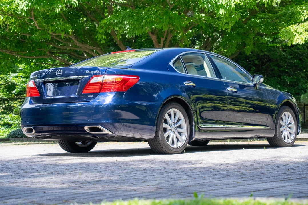2010 Lexus LS 4th Gen - Image 23 of 31