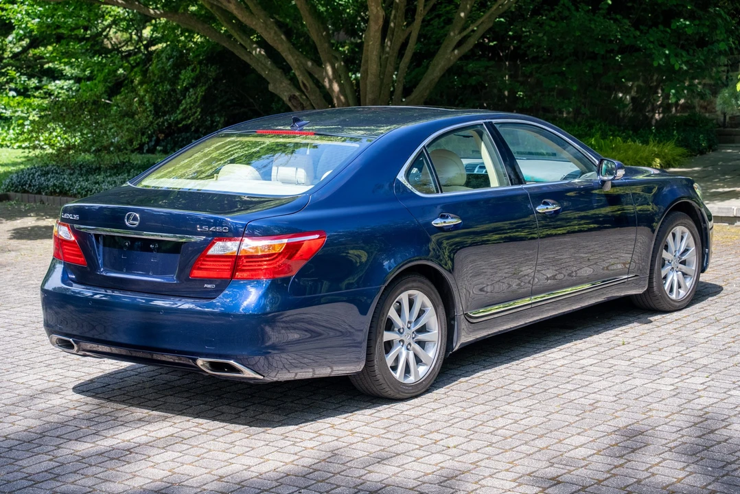 2010 Lexus LS 4th Gen - Image 21 of 31