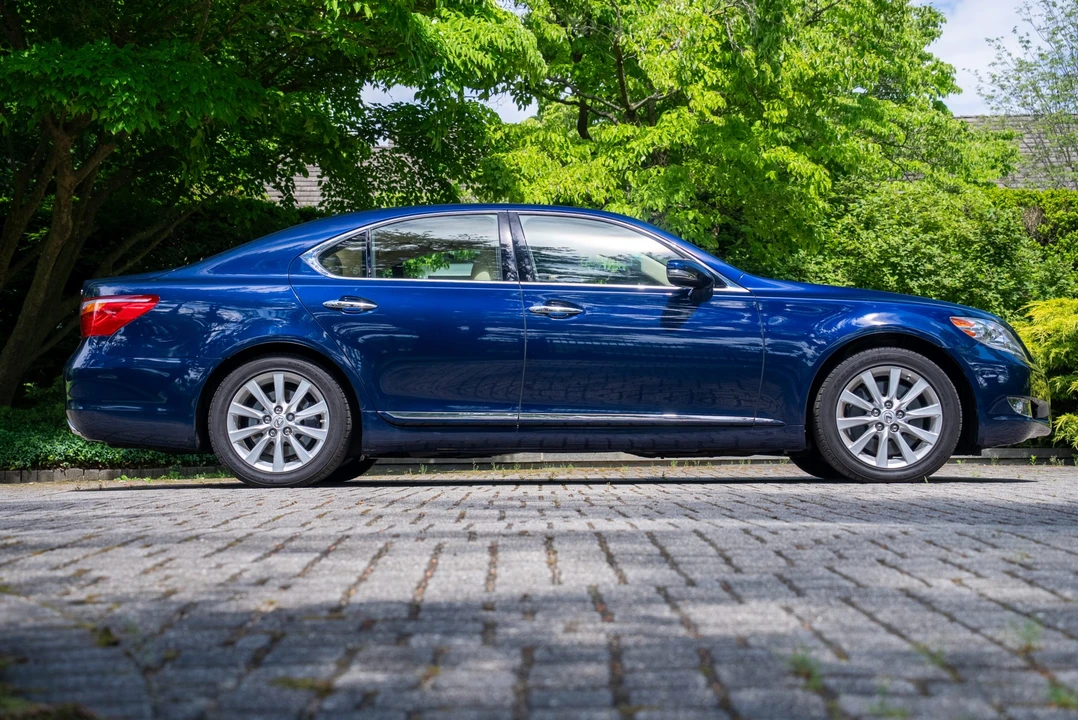 2010 Lexus LS 4th Gen - Image 27 of 31