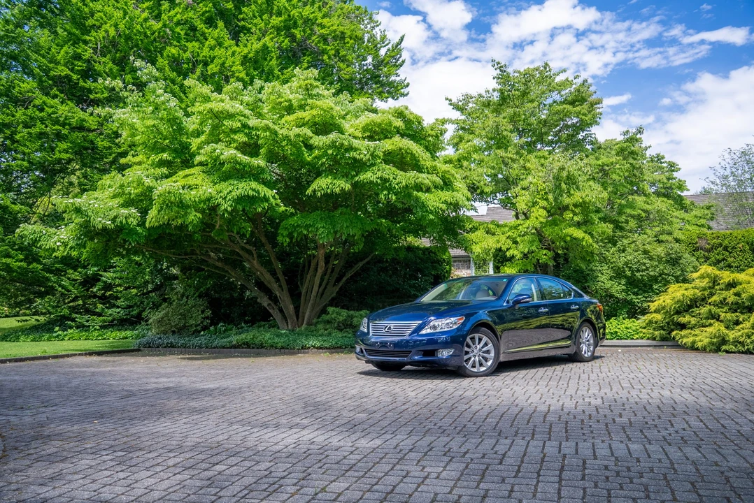 2010 Lexus LS 4th Gen - Image 10 of 31