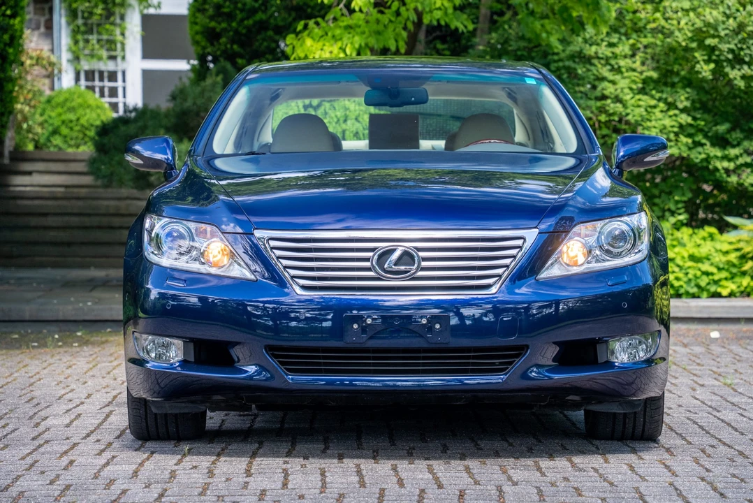 2010 Lexus LS 4th Gen - Image 3 of 31