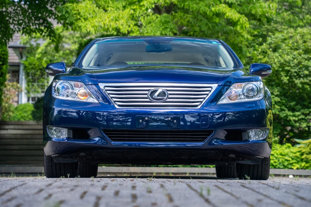 2010 Lexus LS 4th Gen - Image 4 of 31